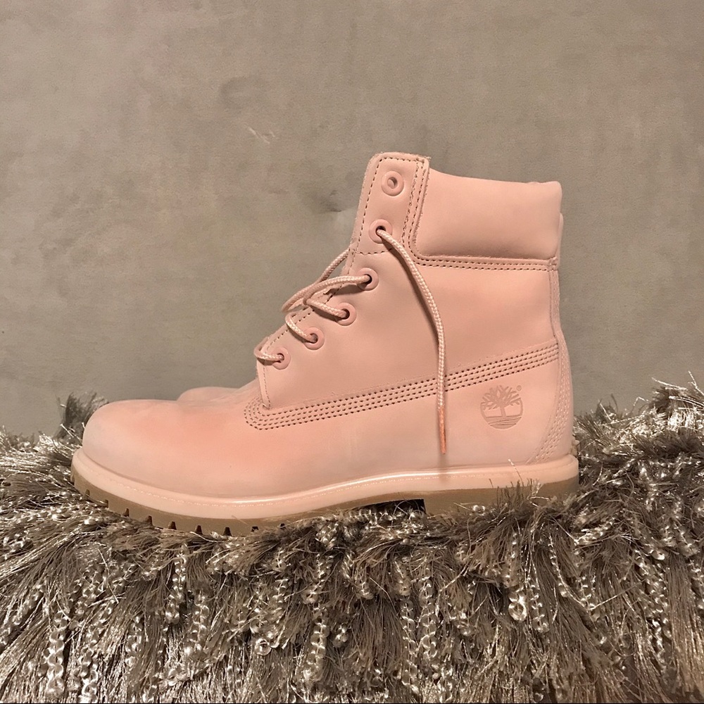 Baby Pink size 9 Timberlands